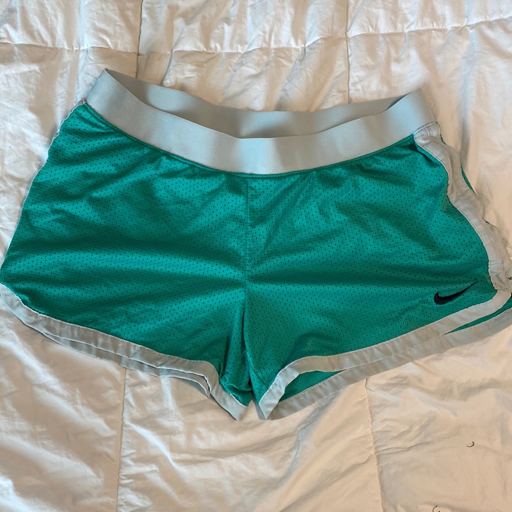 Nike Dry Fit Kelly Green Mesh Booty Shorts Women’s Size Medium